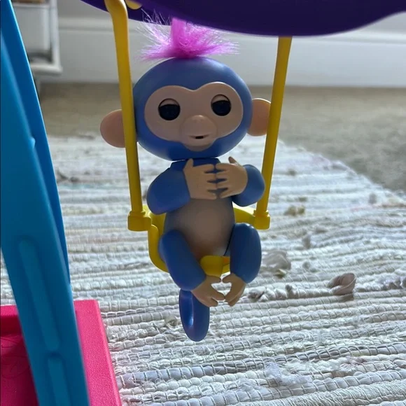 Three Fingerlings and a Playset - Picture 5 of 9